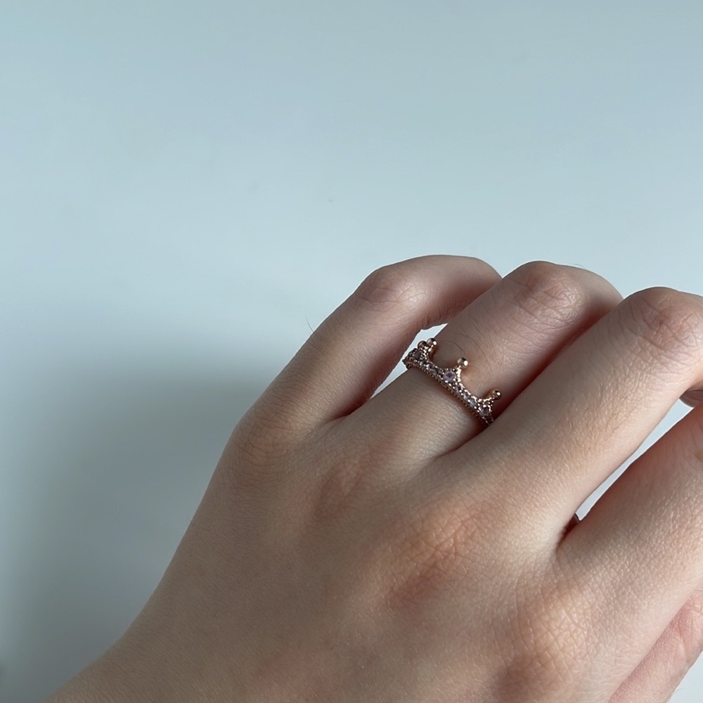 Pandora crown ring pink